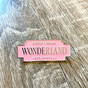 SHEIN Wonderland Pin